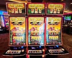 Pengguna mengakses fitur responsible gaming maxim178 melalui smartphone dengan antarmuka intuitif